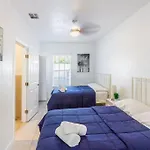 Bright & Cozy Duplex ~ Near South Beach & Wynwood!